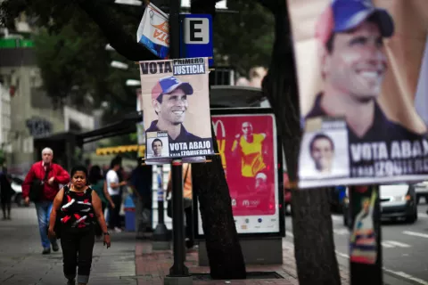 Venezolanos aguardan en reflexión a las elecciones del domingo