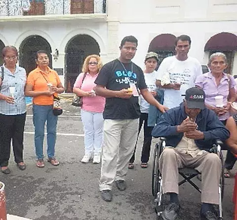 Vigilia en demanda de más atención y medicinas 