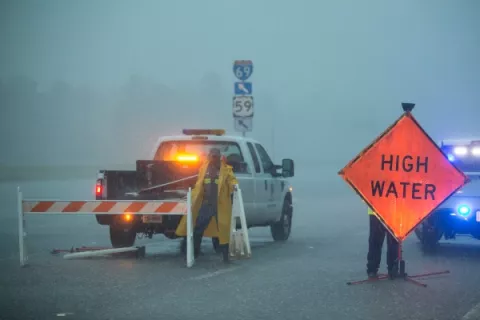 La depresión tropical Imelda causa inundaciones en Texas y Luisiana