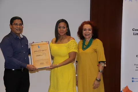 Entrega del Premio Nacional de Literatura Infantil y Juvenil 'Carlos Francisco Changmarín', en  el Día del escritor panameño