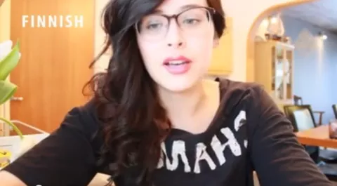 ¡VIDEO! Finlandia: Imitadora de "idiomas" se hace famosa 