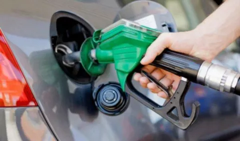 Plata del impuesto al combustible para las carreteras