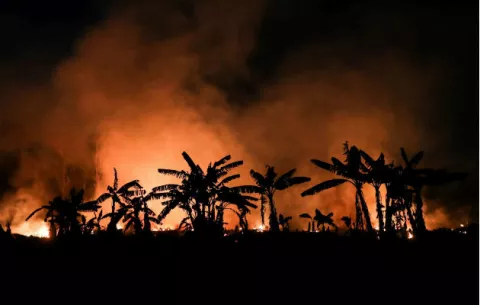 Un incendio amenaza parque brasileño que atesora pinturas de hace 11.000 años