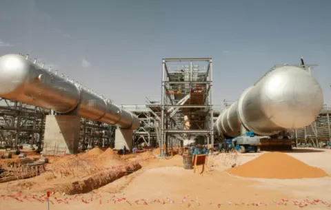 Drones hutíes causan incendios en dos refinerías de Aramco en Arabia Saudí