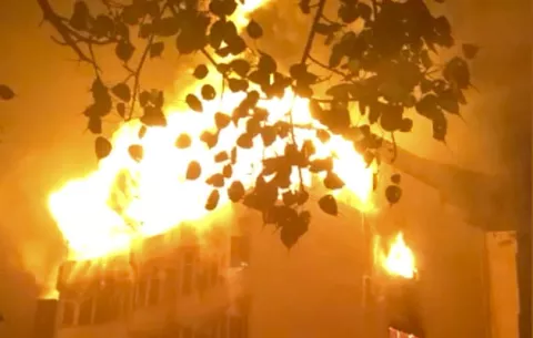 Incendio en un hotel barato en la India deja 17 muertos y cuatro heridos