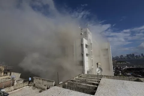 Se incendia empresa telefónica de nueve pisos en la capital financiera de India