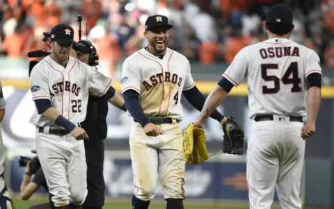 Con batazos de Altuve y Maldonado, Astros aplacan a los Indios de Cleveland