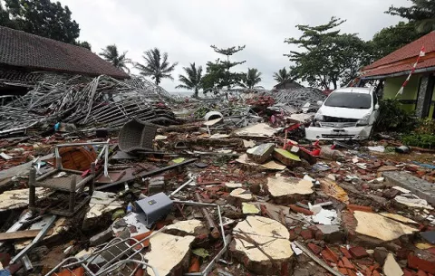 Un concierto fue arrasado por el tsunami en Indonesia 