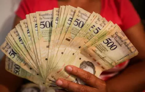 Inflación cede, pero el consuelo no llega a los bolsillos de venezolanos