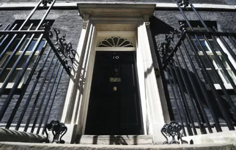Gobierno de Londres recibe la cuarta renuncia de altos dignatarios debido al 'brexit'
