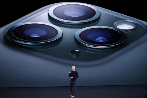 Apple lanza nuevos modelos de iPhone, con tres cámaras traseras