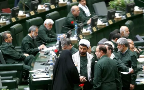 Irán amenaza a Estados Unidos y cierra filas en torno a la Guardia Revolucionaria