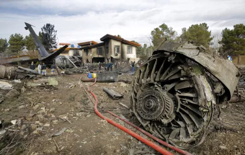Único sobreviviente del accidente aéreo en Teherán está entre la vida y la muerte