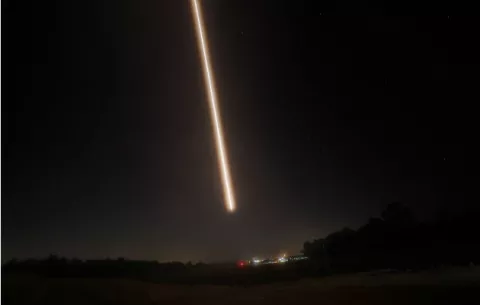 Aumentan temores de guerra en Gaza tras docenas de cohetes y bombardeos