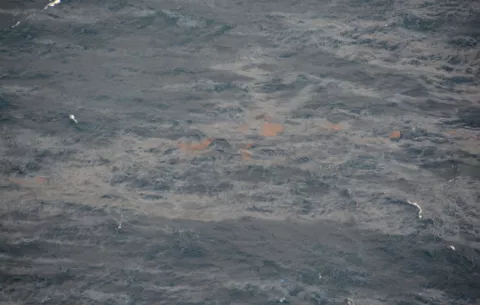Una mancha de hidrocarburos se dirige a la costa atlántica francesa