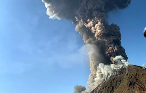 Un muerto y un herido en la explosión del volcán italiano Estrómboli
