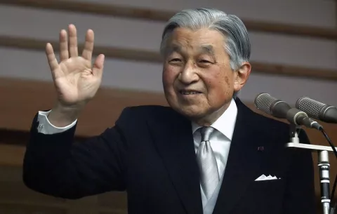 Akihito de Japón pide por la paz en su último cumpleaños como emperador