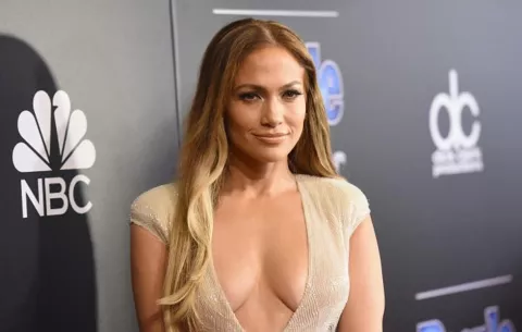 Jennifer López dedica mensaje a su tía Rose en Instagram