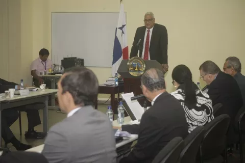 Jerónimo Mejía asegura a Comisión Evaluadora que nunca le ha llamado un presidente