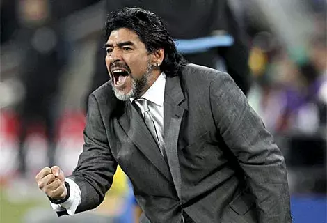 Maradona clama no ser perseguido por el fisco cada vez que viaja a Italia