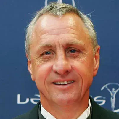 Platini condecora a Johan Cruyff