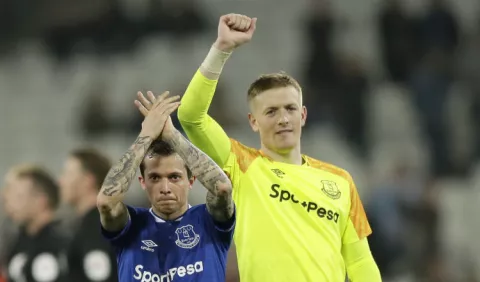 Portero de la selección inglesa, de peleaba en un bar