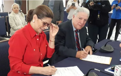 Ana Matilde Gómez oficializa mancuerna con Jorge Arango, exministro varelista, para elecciones 2019