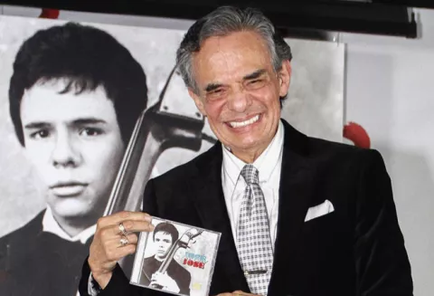 José José podría ser sepultado en la tumba de su madre en México