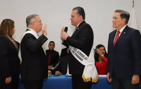José Luis Fábrega defiende utilización de 3.8 millones de dolares para desfile de Navidad