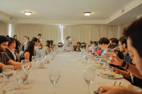 José Blandón se compromete con jóvenes emprendedores