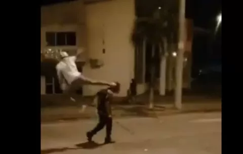 Joven que propinó patada en la cabeza a un adulto mayor pagará por su acto 