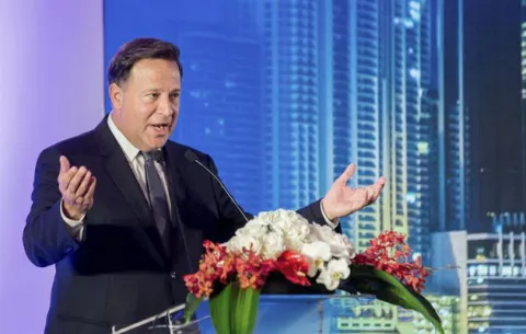 Juan Carlos Varela invita a un coctel para celebrar '5 años de éxitos de gestión'