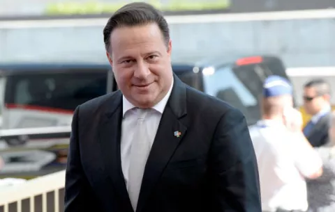 Juan Carlos Varela se pasea por las calles de Nueva York, según un tuit de Ricardo Martinelli