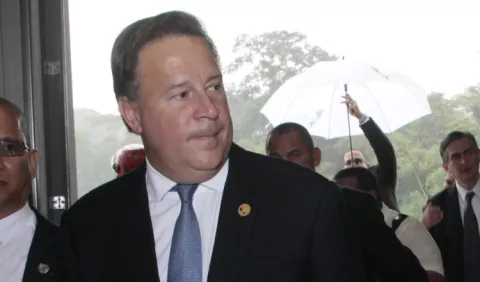 Juan Carlos Varela premia a magistrados por perseguir a Ricardo Martinelli