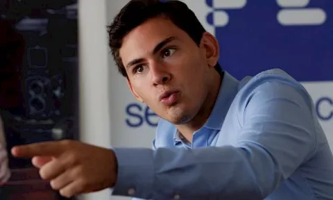 Juan Diego Vásquez encara a Roberto Ábrego por negarse discutir su proyecto