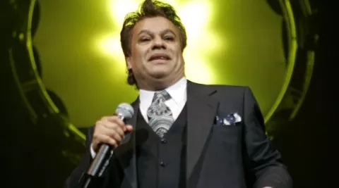 Juan Gabriel fue hospitalizado otra vez