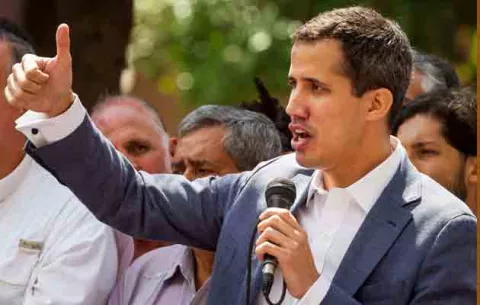 Detienen durante unos minutos al presidente del Parlamento venezolano