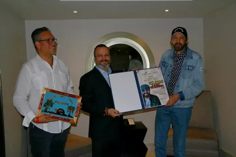 Ministerio de Cultura entregó reconocimiento por su trayectoria a Juan Luis Guerra y a 4-40