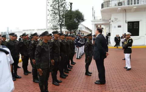 Juan Carlos Varela iza el pabellón Nacional en su último día como presidente