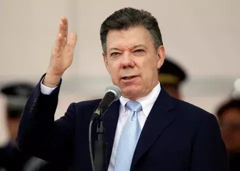 Santos invita a los colombianos a que voten para fortalecer la democracia