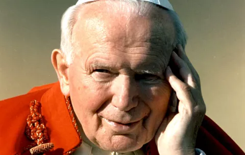 Papa Francisco elogia el legado de Juan Pablo II 