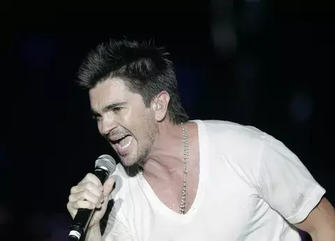  Juanes se aleja de temas sociales para centrarse en su esencia como músico