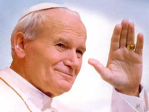 Benedicto XVI:  Juan Pablo II "era un santo"