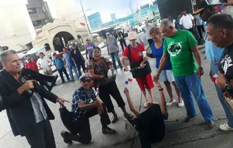 Jubilados amenazan con protestar cuando venga el papa Francisco a Panamá