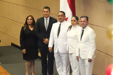 Alquilarán 12 camionetas con asientos de cuero para la junta directiva de la Asamblea Nacional