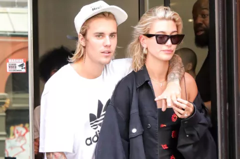 Justin Bieber sale en defensa de Chris Brown