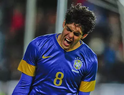 Kaká mejora de sus molestias en el tobillo y vuelve a entrenarse con el grupo