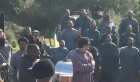 Kanye West convierte su mansión en iglesia
