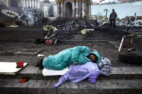 Kiev llora a sus muertos en un ambiente de tensa paz