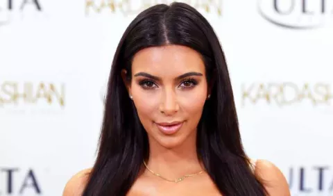 Kim Kardashian va donde un médium